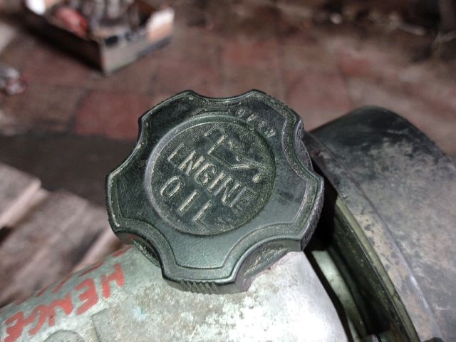 bontott SUZUKI ALTO Olajbeöntő Sapka