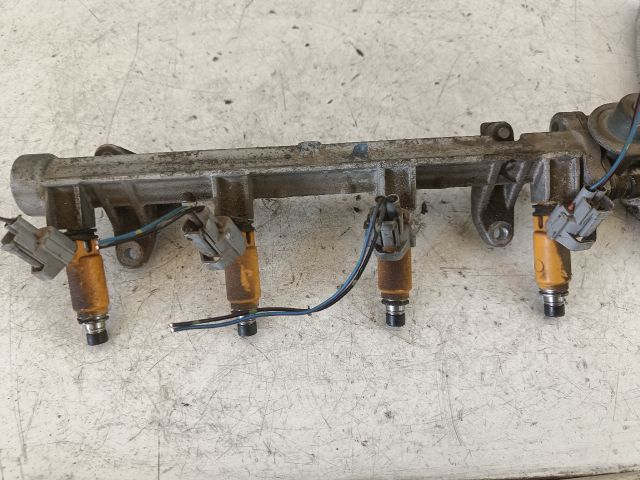 bontott SUZUKI ALTO Porlasztó Sor / Híd