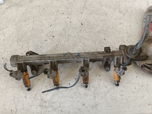 bontott SUZUKI ALTO Porlasztó Sor / Híd