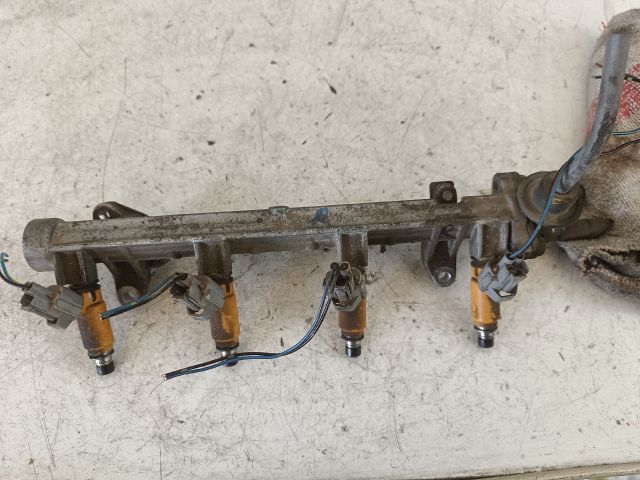 bontott SUZUKI ALTO Porlasztó Sor / Híd