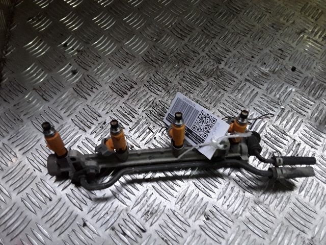 bontott SUZUKI ALTO Porlasztó Sor / Híd