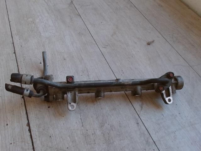 bontott SUZUKI ALTO Porlasztó Sor / Híd