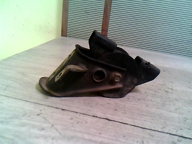 bontott SUZUKI ALTO Váltó Tartó Bak (Pozíciófüggetlen)