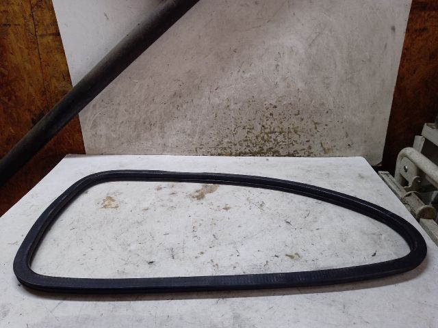 bontott SUZUKI ALTO Bal hátsó Ablakvezető Gumi