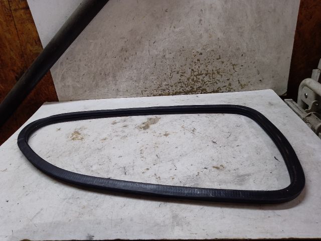 bontott SUZUKI ALTO Bal hátsó Ablakvezető Gumi