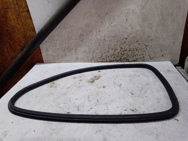 bontott SUZUKI ALTO Bal hátsó Ablakvezető Gumi