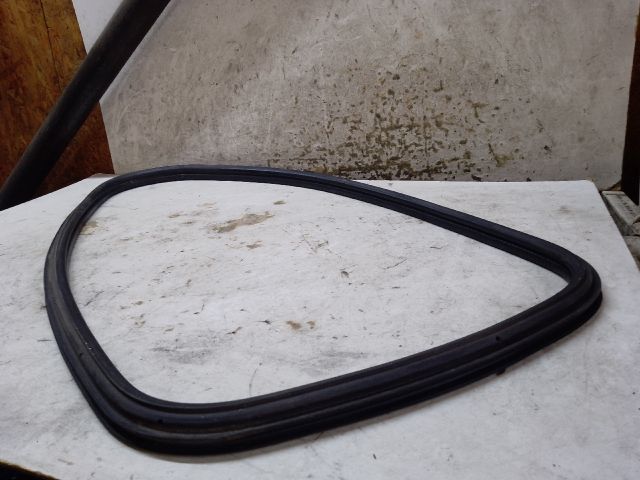 bontott SUZUKI ALTO Bal hátsó Ablakvezető Gumi