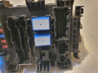 bontott SUZUKI ALTO Biztosítéktábla Utastér