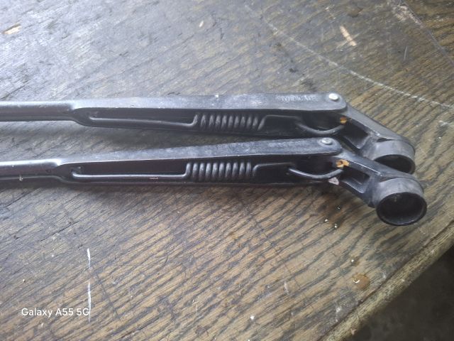 bontott SUZUKI ALTO Első Ablaktörlő Kar