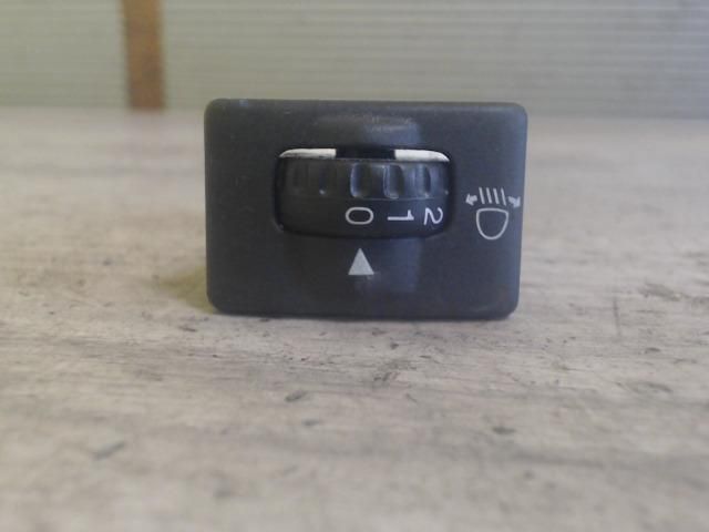 bontott SUZUKI ALTO Fényszórómagasság Állító Kapcsoló