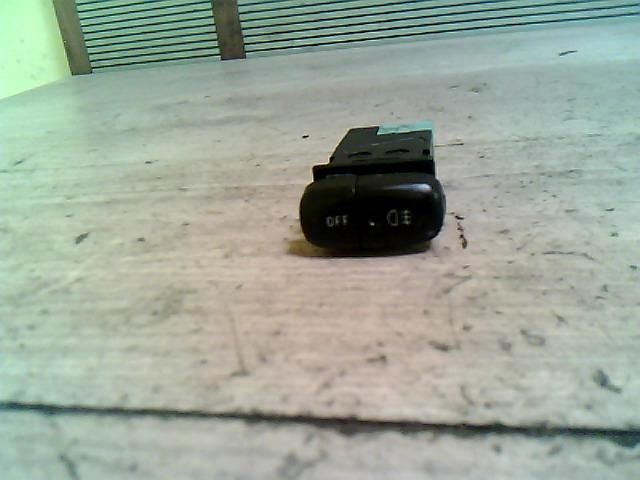 bontott SUZUKI ALTO Hátsó Ködzárófény Kapcsoló