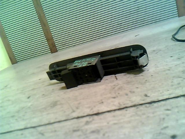 bontott SUZUKI ALTO Jobb első Ablakemelő Kapcsoló