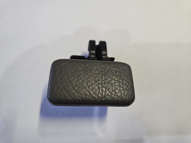 bontott SUZUKI ALTO Kesztyűtartó Nyitó Kar / Gomb