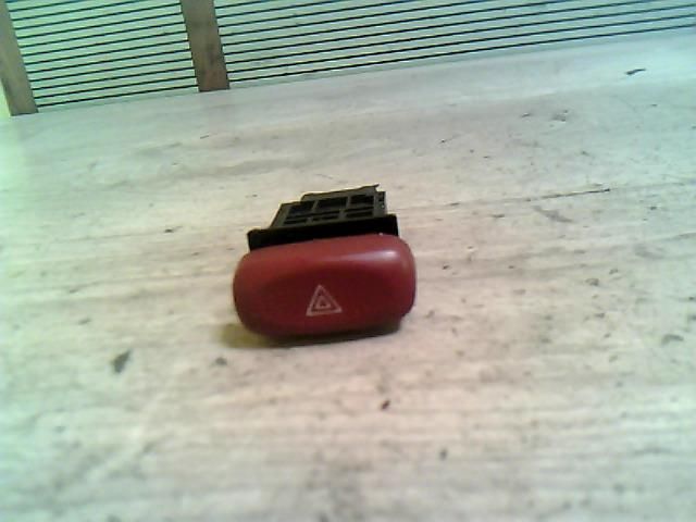 bontott SUZUKI ALTO Vészvillogó Kapcsoló