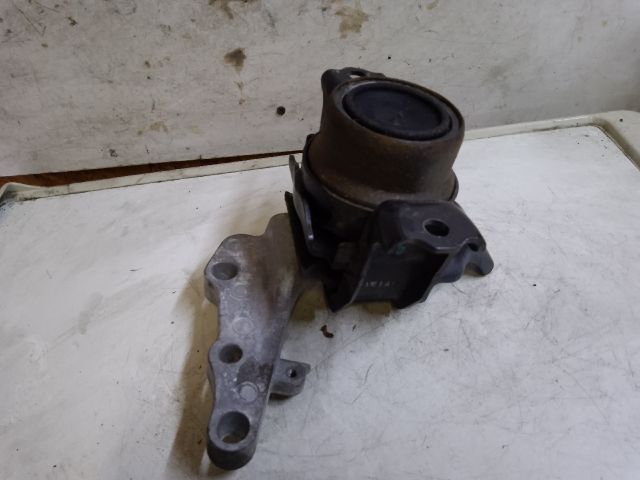 bontott SUZUKI BALENO Motor Tartó Bak Bal