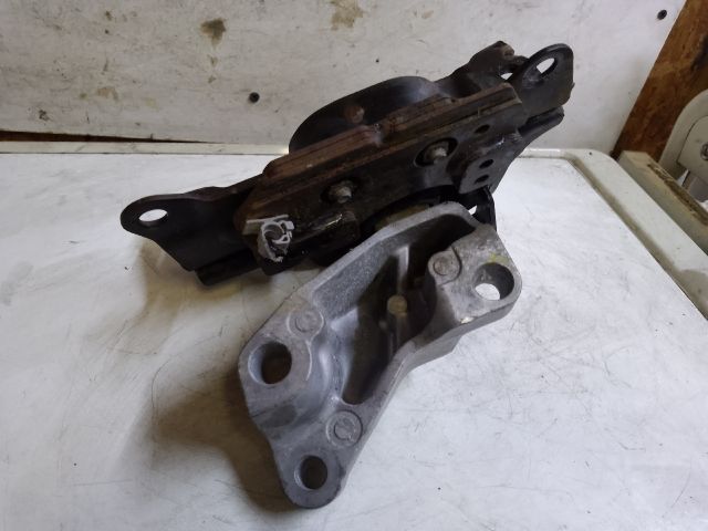 bontott SUZUKI BALENO Motor Tartó Bak Jobb