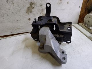 bontott SUZUKI BALENO Motor Tartó Bak Jobb