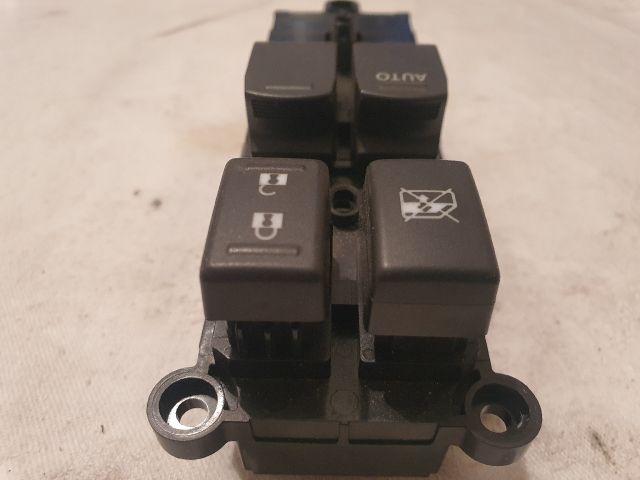 bontott SUZUKI BALENO Ablakemelő Kapcsoló Négyes / Kettes