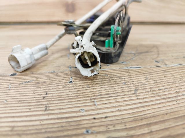 bontott SUZUKI BALENO Bal első Ajtózár