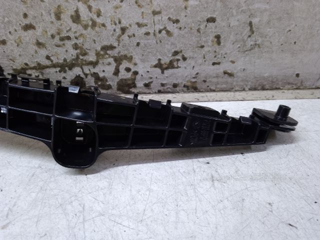 bontott SUZUKI BALENO Bal első Lökhárító Tartó (Műanyag)