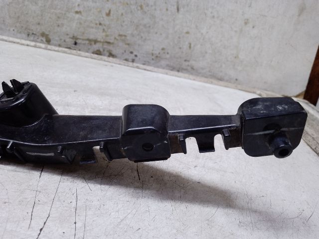 bontott SUZUKI BALENO Bal első Lökhárító Tartó (Műanyag)