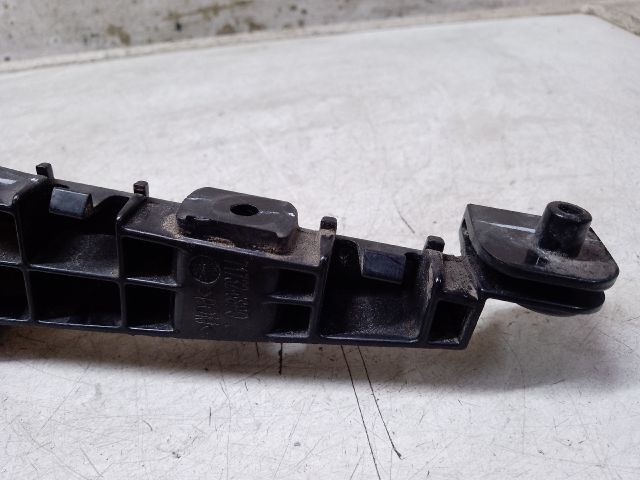 bontott SUZUKI BALENO Bal első Lökhárító Tartó (Műanyag)