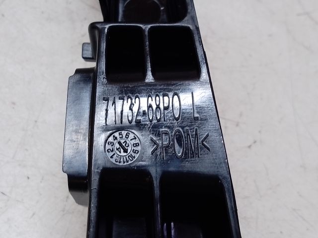 bontott SUZUKI BALENO Bal első Lökhárító Tartó (Műanyag)