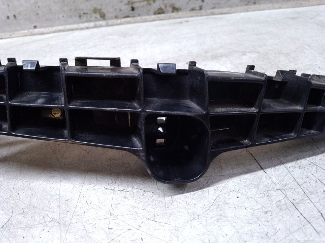 bontott SUZUKI BALENO Bal első Lökhárító Tartó (Műanyag)