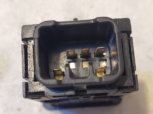 bontott SUZUKI BALENO Bal első Ülésfűtés Kapcsoló