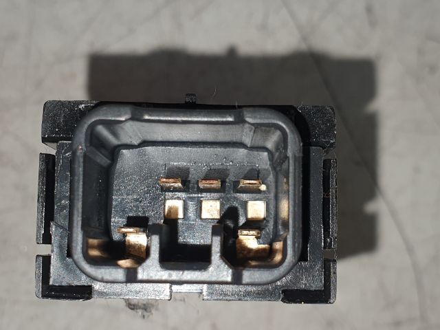 bontott SUZUKI BALENO Bal első Ülésfűtés Kapcsoló