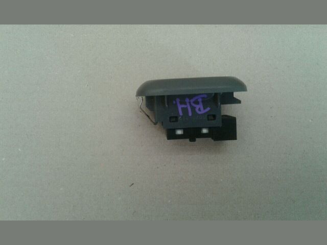 bontott SUZUKI BALENO Bal hátsó Ablakemelő Kapcsoló