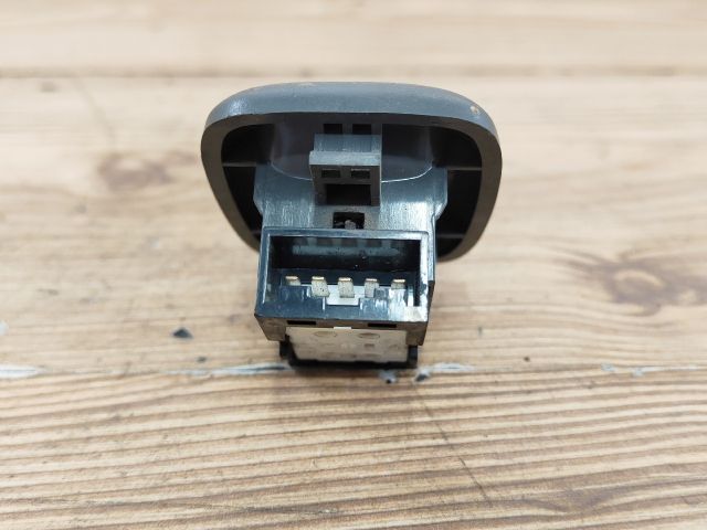 bontott SUZUKI BALENO Bal hátsó Ablakemelő Kapcsoló