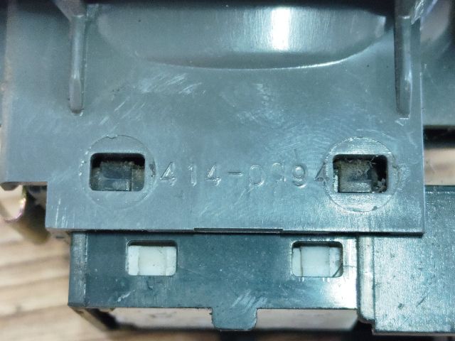 bontott SUZUKI BALENO Bal hátsó Ablakemelő Kapcsoló