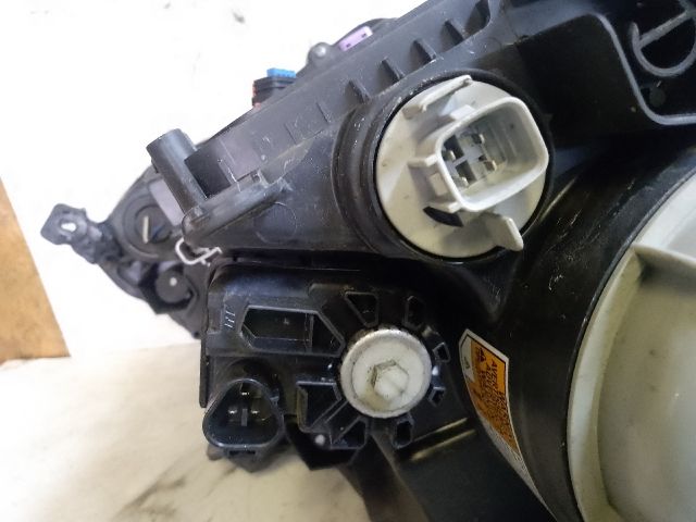 bontott SUZUKI BALENO Bal Xenon Fényszóró