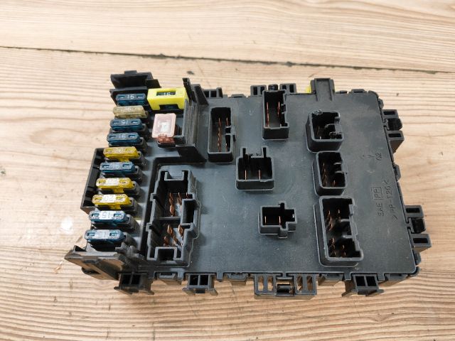 bontott SUZUKI BALENO Biztosítéktábla Utastér