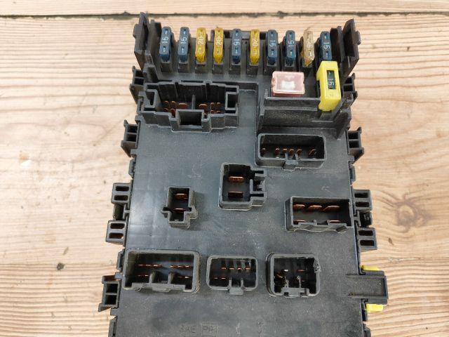 bontott SUZUKI BALENO Biztosítéktábla Utastér