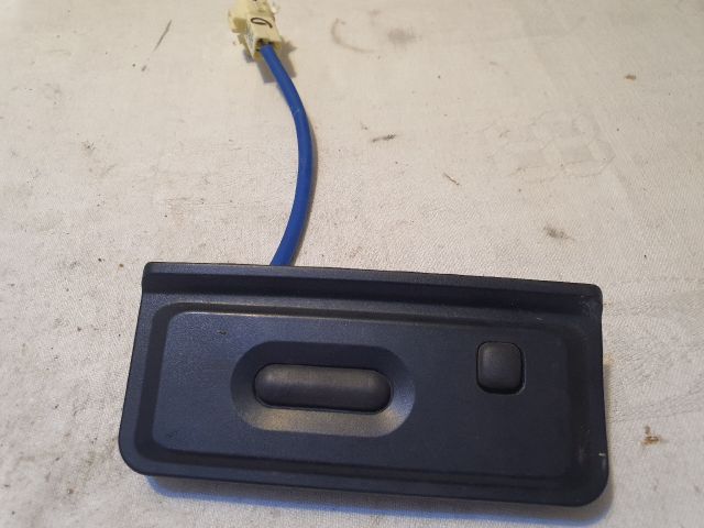 bontott SUZUKI BALENO Csomagtérajtó Kilincs