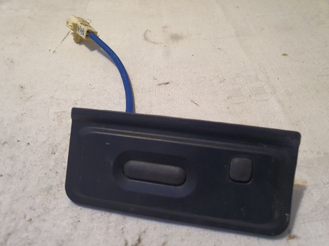 bontott SUZUKI BALENO Csomagtérajtó Kilincs