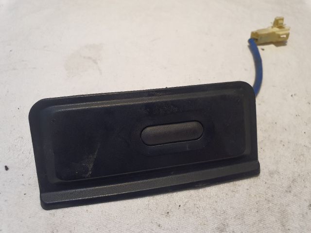 bontott SUZUKI BALENO Csomagtérajtó Kilincs