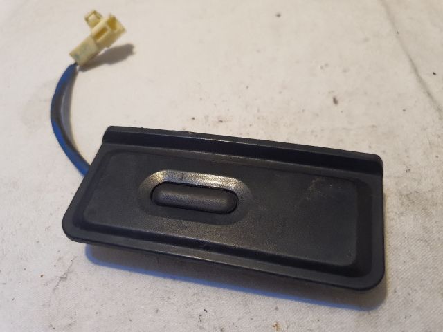 bontott SUZUKI BALENO Csomagtérajtó Kilincs