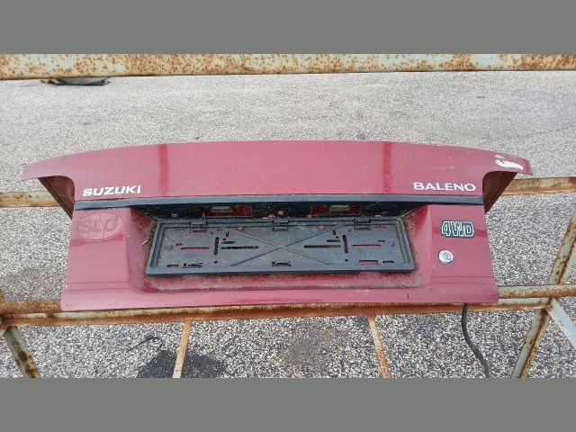 bontott SUZUKI BALENO Csomagtérajtó (Részeivel)
