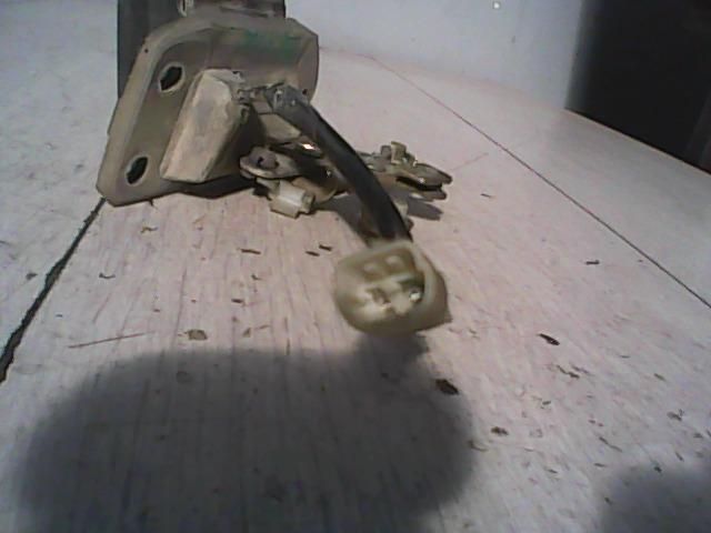 bontott SUZUKI BALENO Csomagtérajtó Zárbetét