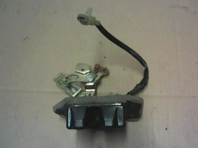 bontott SUZUKI BALENO Csomagtérajtó Zárbetét