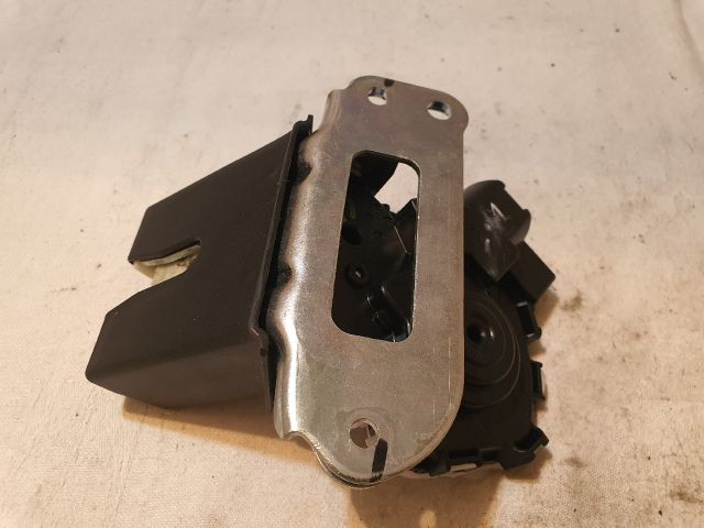 bontott SUZUKI BALENO Csomagtérajtó Zárszerkezet