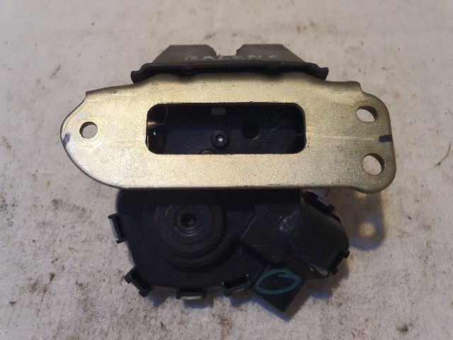 bontott SUZUKI BALENO Csomagtérajtó Zárszerkezet