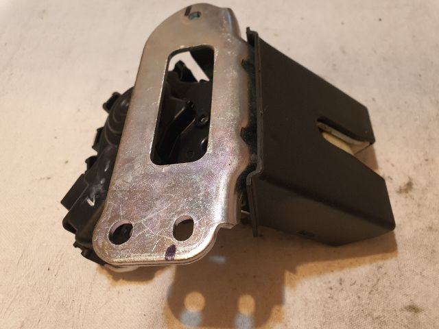 bontott SUZUKI BALENO Csomagtérajtó Zárszerkezet