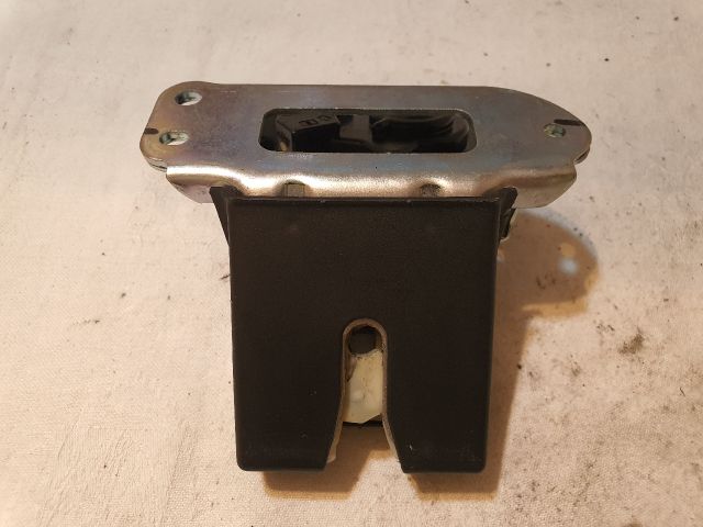 bontott SUZUKI BALENO Csomagtérajtó Zárszerkezet