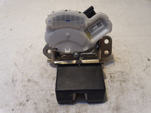 bontott SUZUKI BALENO Csomagtérajtó Zárszerkezet