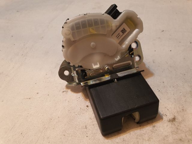 bontott SUZUKI BALENO Csomagtérajtó Zárszerkezet