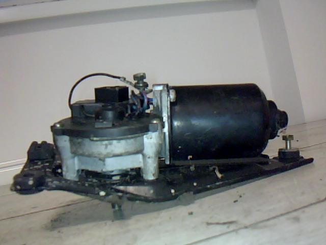 bontott SUZUKI BALENO Első Ablaktörlő Motor